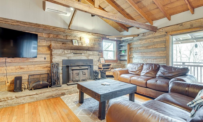 Cataloochee Ranch Cabina | Maggie Valley Log Cabin: Deck + Mountain Views!