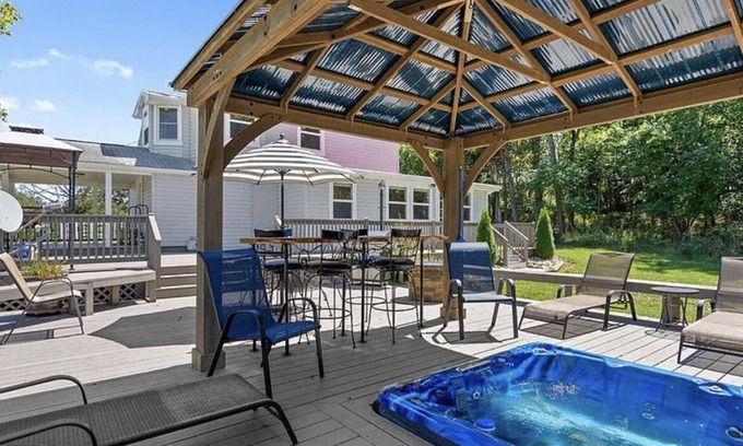 Luray Otro | Firefly Farmhouse~Peaceful Retreat ~ Fire Pit+Hot Tub+Pets+Games on 2 Acres