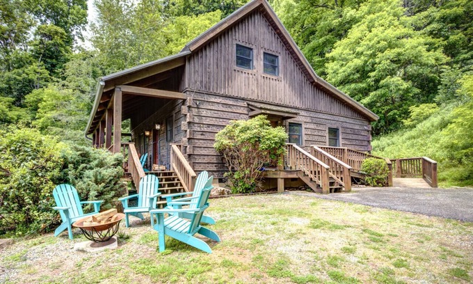 Vilas Cabina | Firepit, Log Cabin, Views, Fireplace, pet friendly