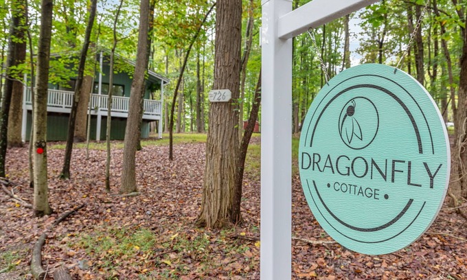 The Woods Cabina | Fireplace, Fire Pit & Resort Amenities