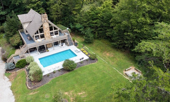 Logan Cabina | Fireside Lodge | Colinas Hocking