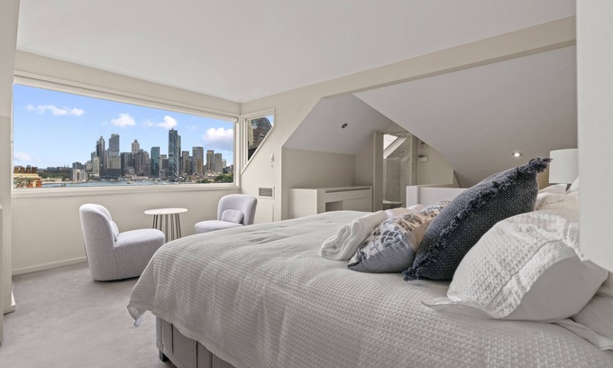 Sydney Casa | Firework View Location! Classic 4-Level Terrace Style Living in Kirribilli
