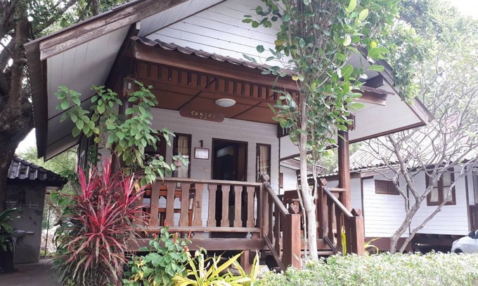 Cha-am Hotel | First and Field Resident