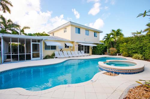 Downtown Hollywood Casa | First-Class 5BR Villa in Hollywood Lakes