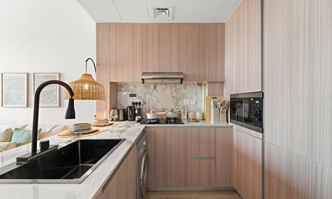 Jumeirah Village Triangle Apartamento | FIRST CLASS | Bali Studio | PS5 Pool JVT