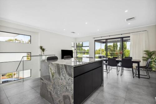 Maylands Casa | First-Class Townhouse w free parking and Wi-Fi