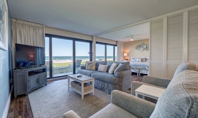 Corpus Christi Condominio | First Floor Beachfront Condo: Stunning Views. Can't Get Any Closer to the Beach