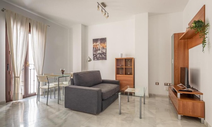 Cruz Roja-Capuchinos Apartamento | First floor close Macarena church