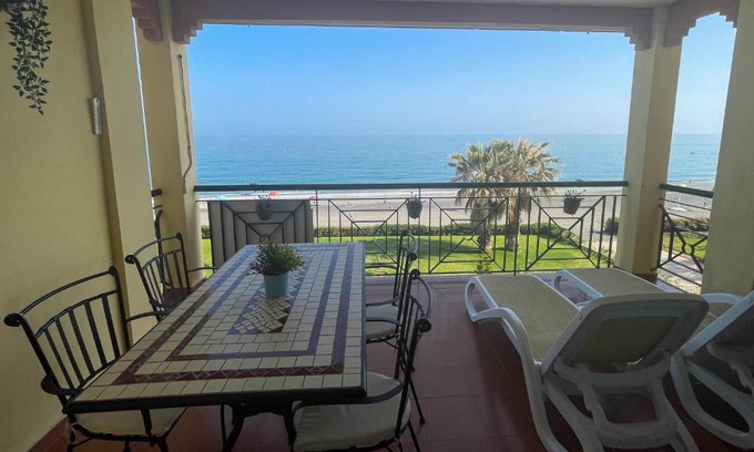 Torrox Costa Apartamento | First line Beach apartment