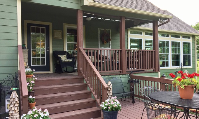 Grand Saline Cabaña | 🏆🌸 🏆HIGHLY POPULAR🏆, VIEWS, Trade Days, 1st Monday, Wineries, Pets 🦆🍷🐶