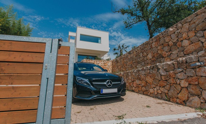 Zurkovo Villa | Primera fila al mar, todo nuevo, diseñador Villa!
