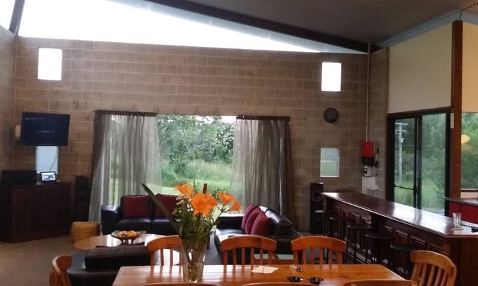 Crabbes Creek Casa | Primera agua - propiedad privada de 200 acres.