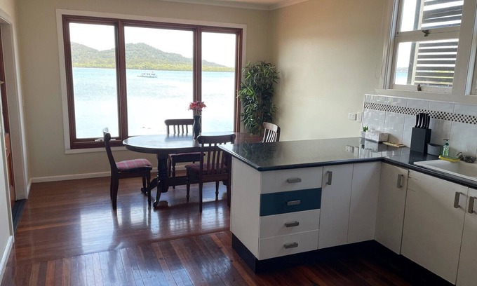 Brisbane Waterfront Casa | Fish and Crab from the backyard