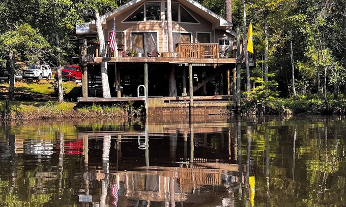 Mobile Casa | Fish Camp Retreat: relaxing 3-bedroom river house on Bay Minette Creek
