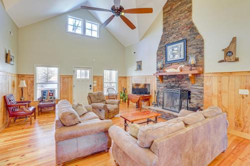 Marietta Casa | Fish, Hike and Relax Marietta Gem with River Access!