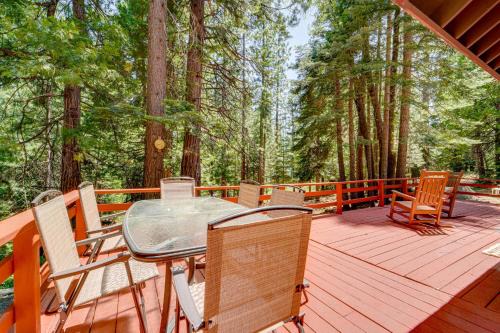 Alta Casa | Fish, Hike and Ski Remote Cabin 30 Mi to Truckee