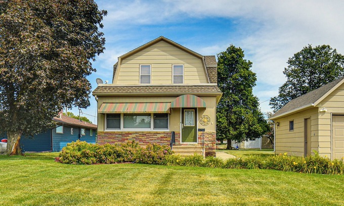 Burke Casa | Fish & Hike: Small-Town Retreat 2 Mi to Burke Lake