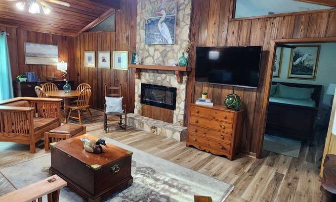 Port St. Joe Cabina | "Fish On!"- Cozy 3 bedroom cabin near Indian Pass.