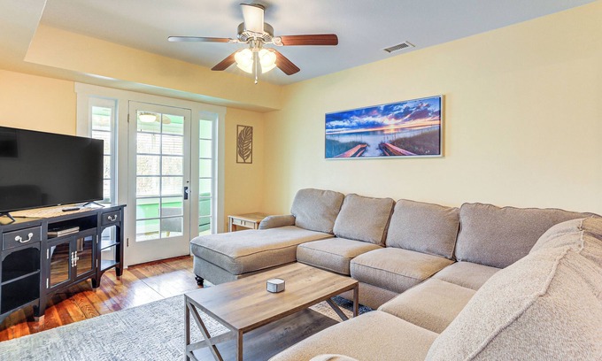 Trailer Estates Apartamento | Fish, Relax & Repeat: Palmetto Unit w/ Patio!