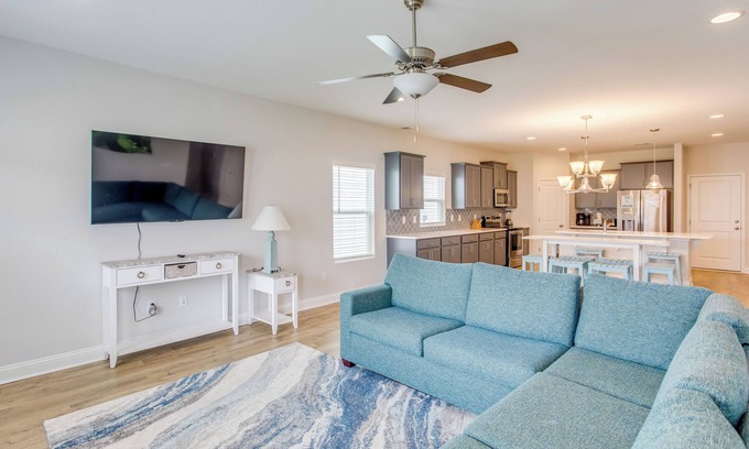 Ocean Isle Beach Casa | Fish, Swim & Unwind: Retreat in Ocean Isle Beach!