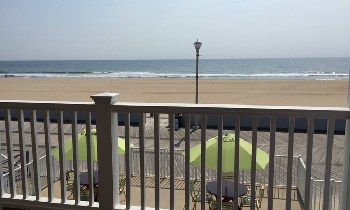 Ocean City Hotel | Fish Tales Boardwalk Inn