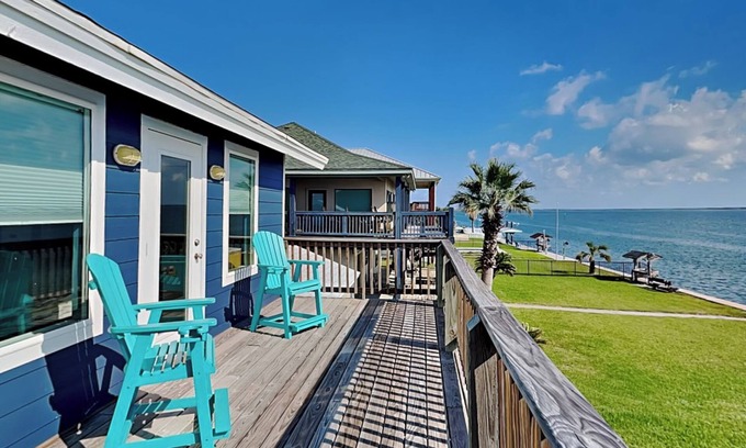 Palm Harbor Casa | Fisherman Luv | Bay Views, Night Fishing Light