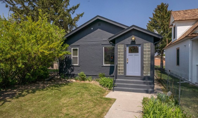 Livingston Casa | Fisherman's Bungalow · Perfect downtown home