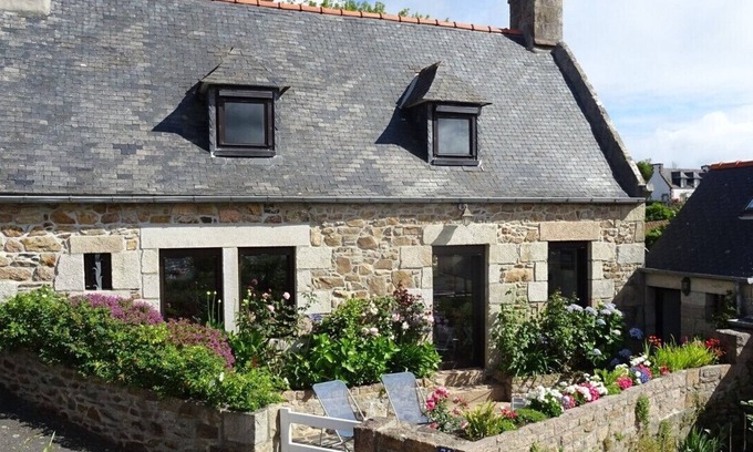 Cote de Granit Rose Casa | Fisherman's cottage - Sea view - South-facing terrace (3 bedrooms, sleeps 6, 2 bathrooms)