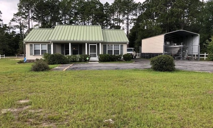 Carrabelle Casa | FISHERMAN'S PARADISE!! Cozy home 2 minutes to the Gulf