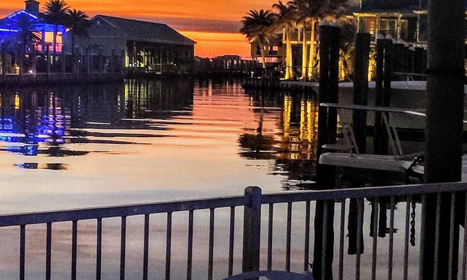 Grand Isle Condominio | fisherman's Paradise. Two bedroom two bathroom marina condo on the water!