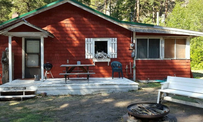 Clinton Cabina | CABINA EN LA FAMILIA DE LA CINTA AZUL corriente de la trucha a 30 minutos de MISSOULA MONTANA