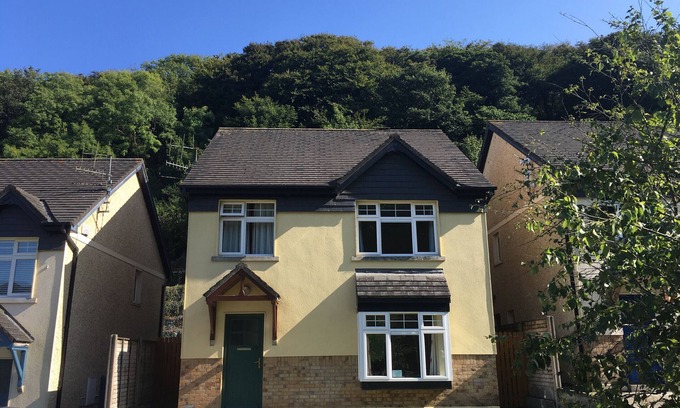 Dunmore East Casa | Fishermans Grove Holiday Home - 3 Bed - Pet Friendly