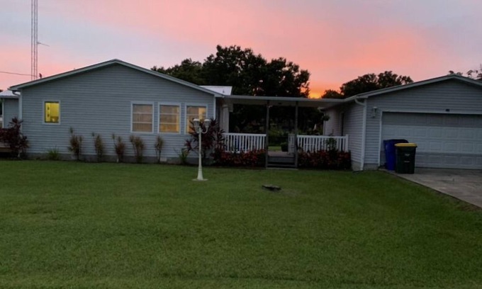 Lorida Cabaña | Fisherman’sdream on Lake Istokpoga inHighlands county home of 84 lakes.