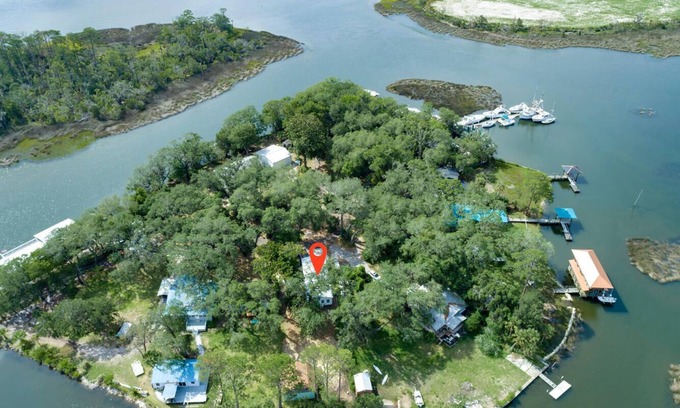 Northside Cabaña | Fishing Cottage, Peaceful, 3 Queens, Laundry, Long-Term, Fast Wifi