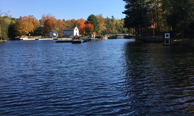 Rideau Lakes Cabaña | Cabaña de pesca / familiar en el hermoso lago Opinicon (área de Kingston-Ottawa)