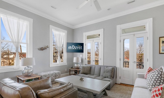 Westside Casa | Fit For A King, Street-2br/2ba