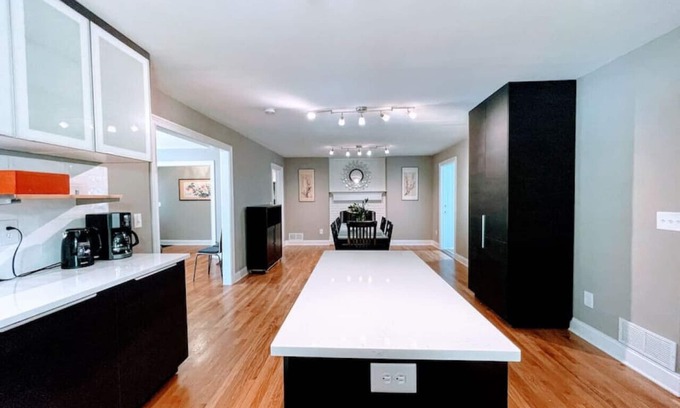 Clairmont Heights Casa | Fit for Kings · Fit for Kings@EMORY Japan Soaking Tub 5 KING Beds