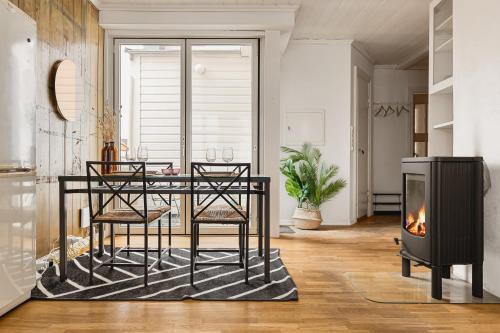 Sentrum Apartamento | Fit For Two Families! 8 Bedrooms! 2 Bathrooms!