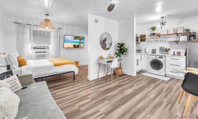 Lake Ridge Villa | Fits 2, <2 Miles from Beach, Newly Renovated, Pool