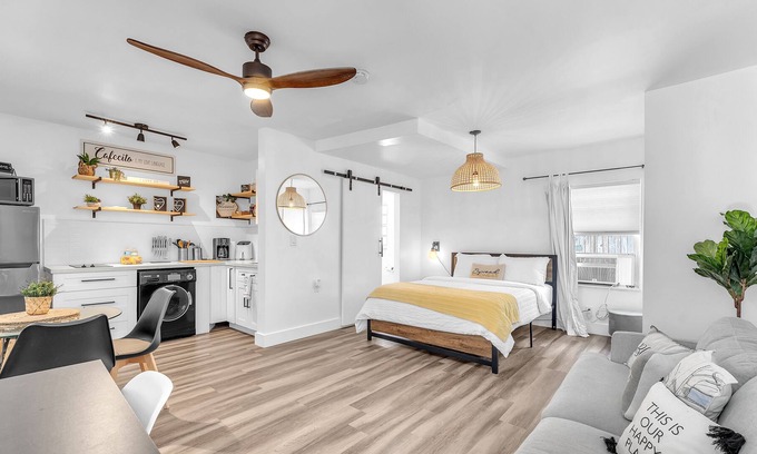 Lake Ridge Villa | Fits 2, <2 Miles from Beach, Newly Renovated, Pool