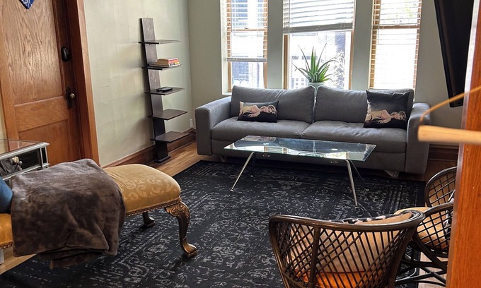 Boystown Cama Y Desayuno | Five bedroom - 3 bath - Sleeps 12