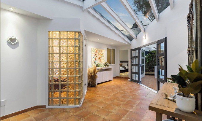 Greenhithe Casa | Five-Bedroom Haven in Greenhithe