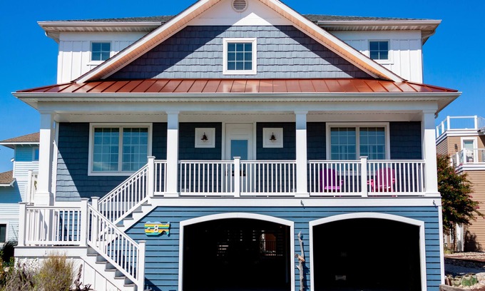 Lewes Casa | Casa de playa a medida para familias y grupos: acceso a la piscina, la bahía y el muelle