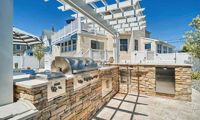 Wildwood Crest Casa | ¡Cinco habitaciones, tres baños con piscina privada climatizada en Wildwood Crest!