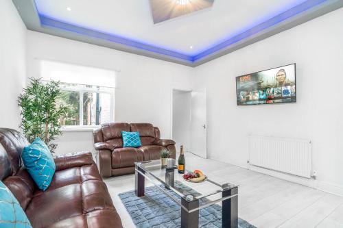 Stirchley Casa | Five Bedroom Townhouse - Near City Centre - Edgbaston - On Street Parking - Wifi - Netflix - 974P