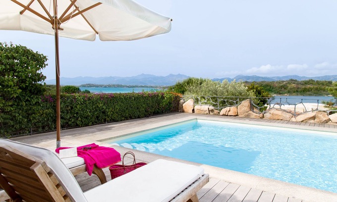 San Teodoro Villa | Villa de cinco dormitorios con piscina privada y preciosas vistas al mar.