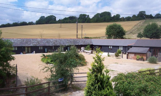Elmsted Apartamento | Five Cottages in AONB and a Hobbit House!