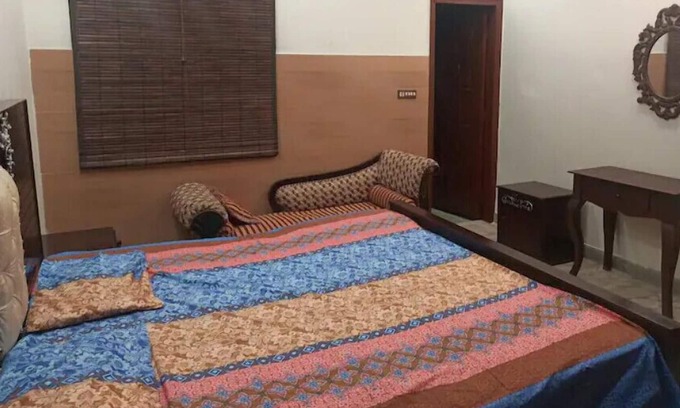 Green Town Apartamento | Five mins drive from Emporium Mall and Expo centre
