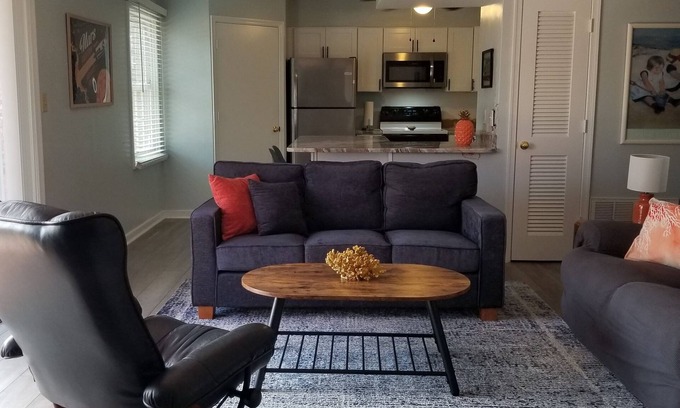 Indian Harbour Beach Apartamento | Five minute walk to the beach!