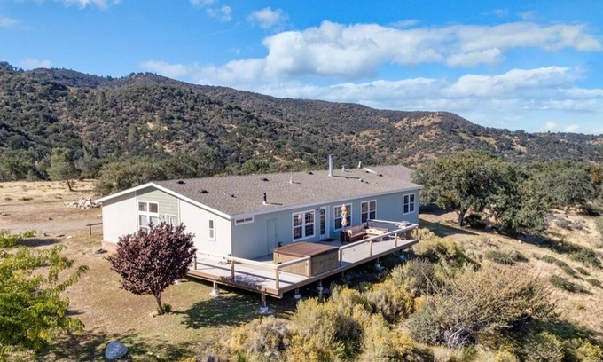 Tehachapi Casa | Five Points House with a Hot Tub and Stunning Sunset Views!